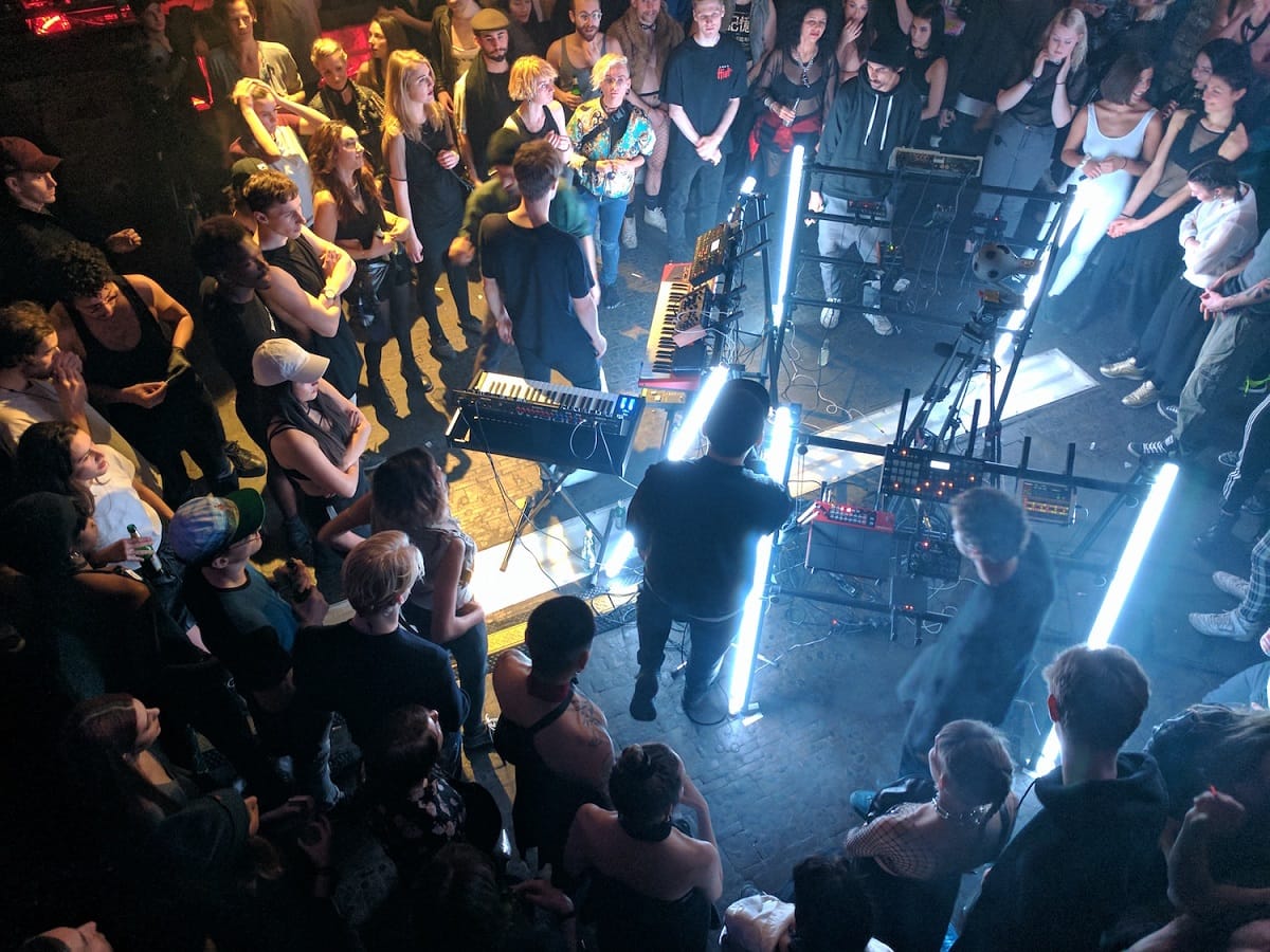 VR-Dancefloors-Techno-in-Berlin_FJAAK