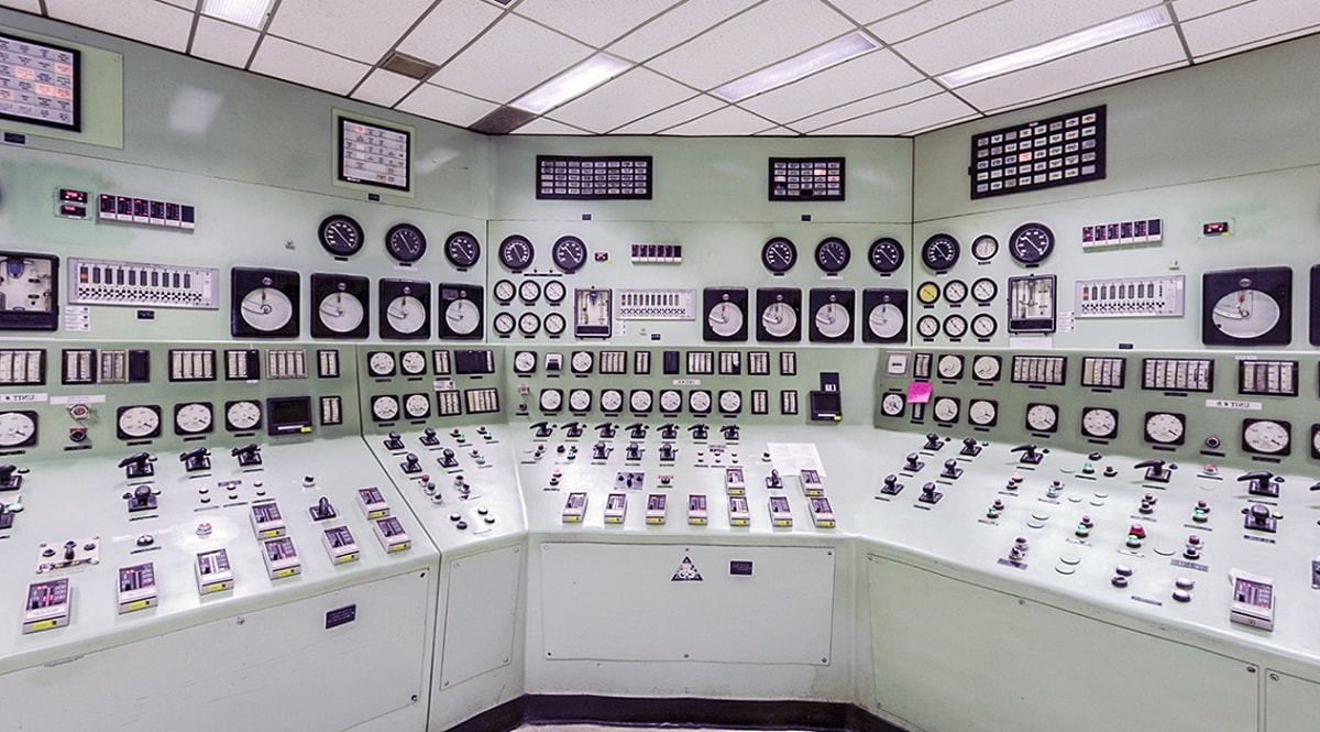Soviet-powerplant-control-room_2