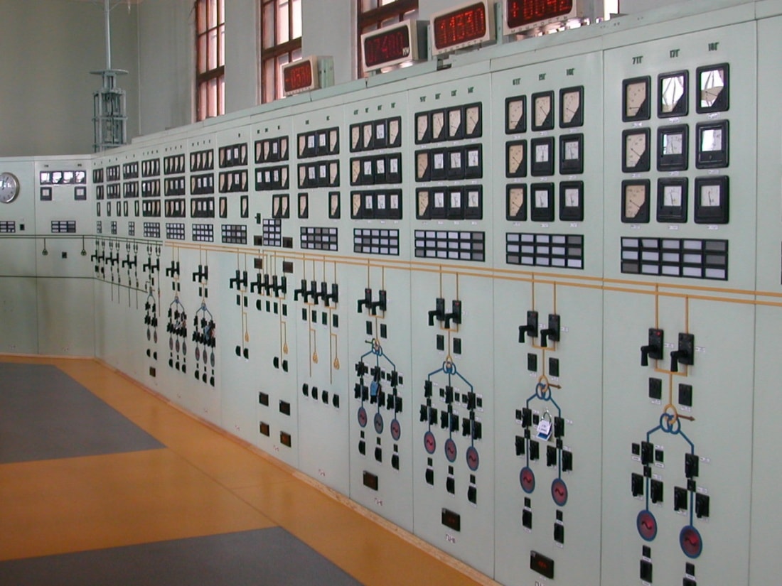 Soviet-powerplant-control-room_4