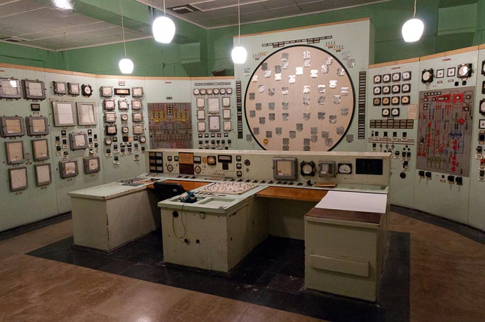 Soviet-powerplant-control-room_5