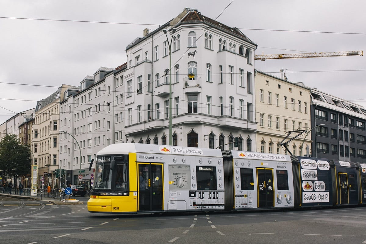 RBMA-2018-Berlin_Roland-TB-303-tram_Dirk-Mathesius