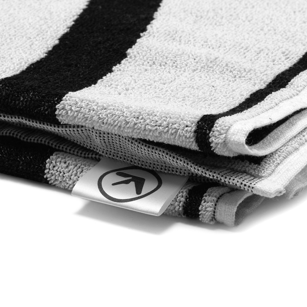 Aphex-Twin_On-beach-towel_2