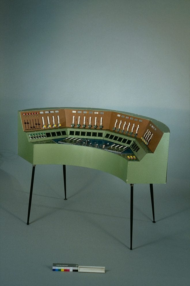 Electronic-From-Kraftwerk-to-The-Chemical-Brothers_Gmebaphone-2_Christian-Clozier_France-1975_800